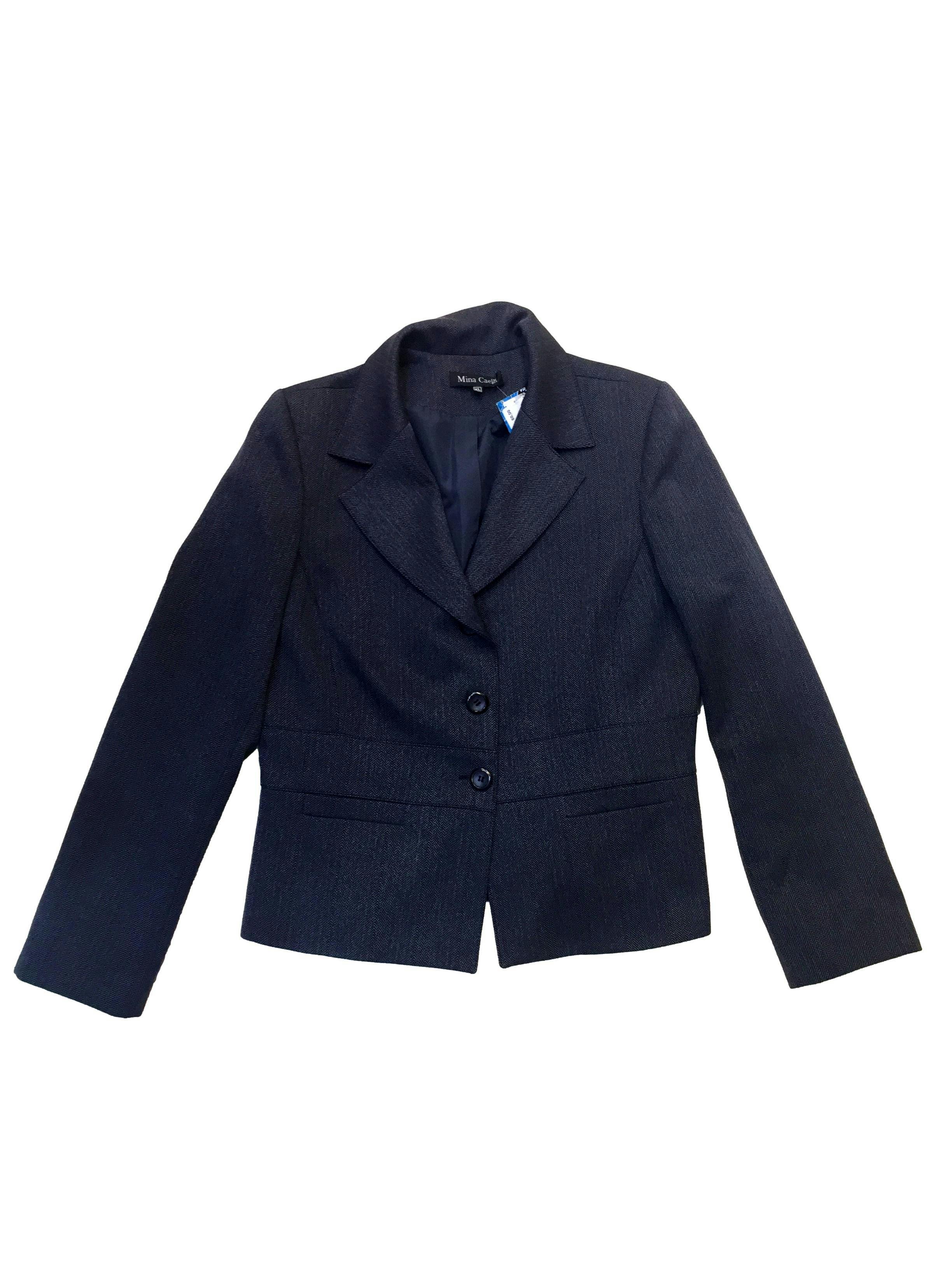 Blazer en color gris, lleva forro, adorno que simula ser bolsillo, busto: 104 cm, largo: 58 cm